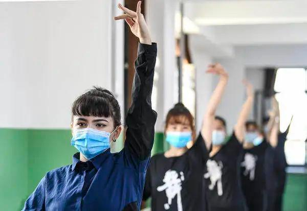 校服生產公司